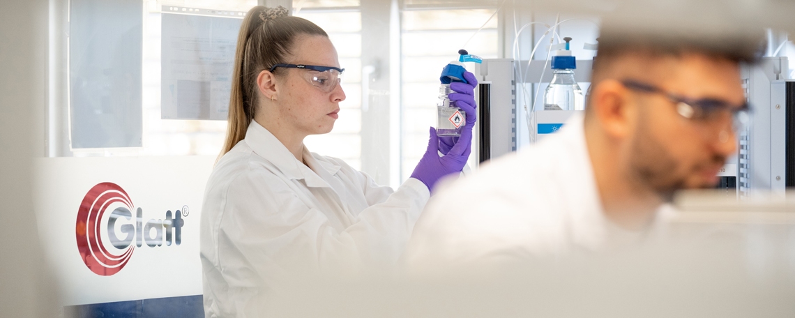 Chemielaborant / Lab Technician Quality Control (m/w/d), 1. Bild