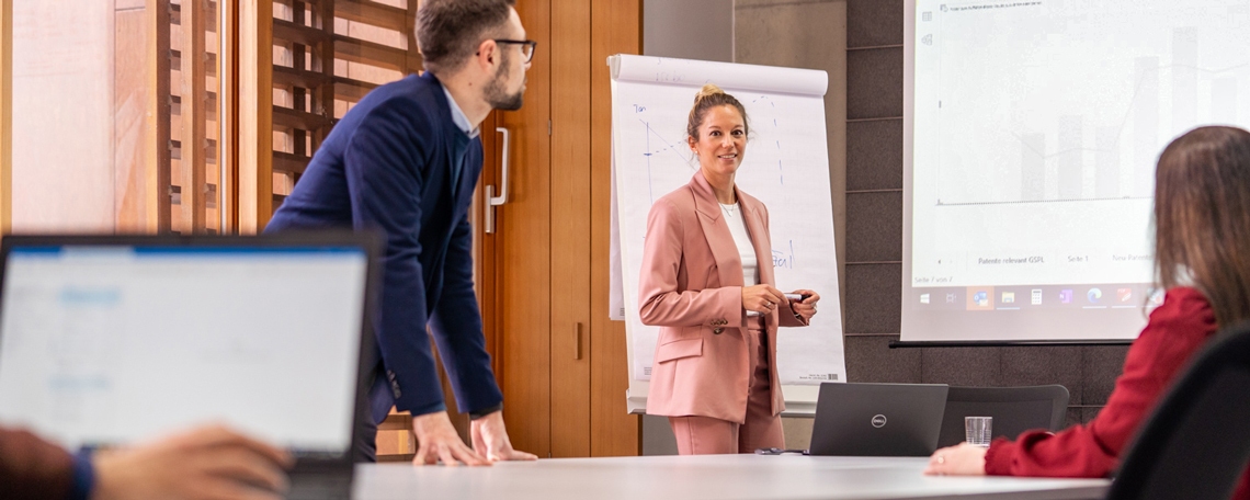 Mitarbeiter Versand- und Zollwesen (m/w/d), 1. Bild